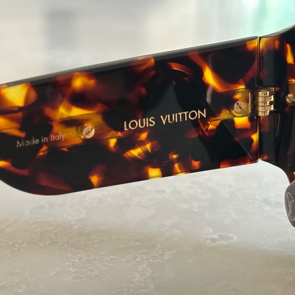 Louis Vuitton Designer Retired PARIS/TEXAS Sun Glasses - Picture 13 of 13